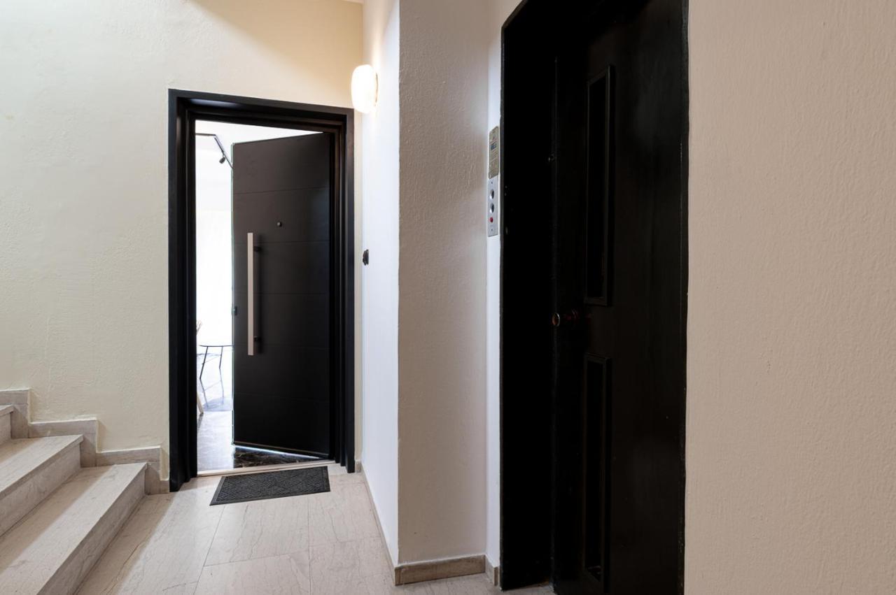 Lux Apt Next To Port & City Center イラクリオン エクステリア 写真